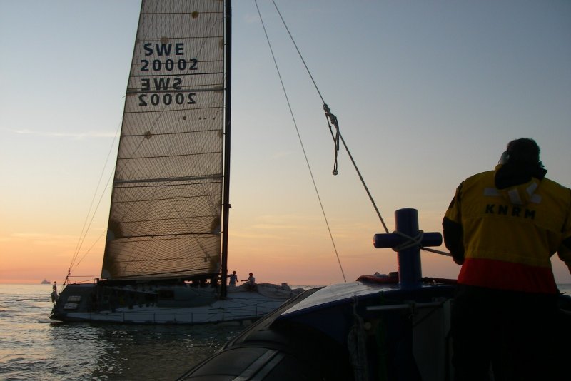 KNRM Breskens 2011-09-27 - Reddingboot help Volvo Ocean Racer Pleomax.JPG